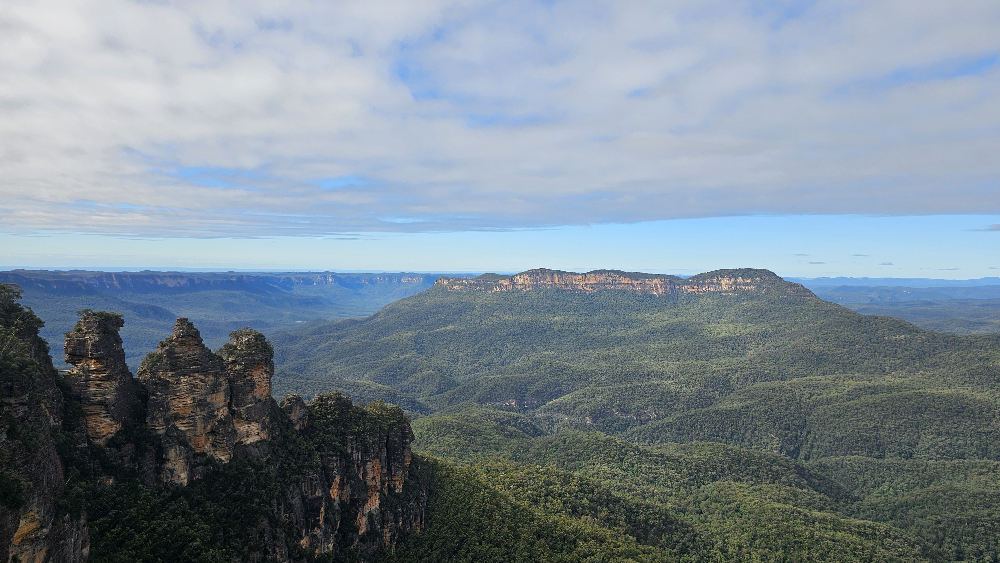 The three sisters of blue mountains, Katoomba, NSW. ©2026 Sidney Jeong, CC BY-SA 4.0.